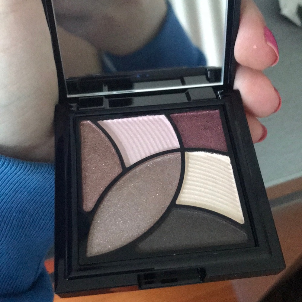 Estée Lauder brand new eye shadow